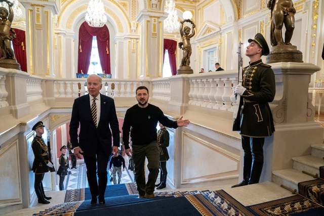 Toàn cảnh chuyến thăm Ukraine qua mặt được tất cả của Tổng thống Joe Biden - Ảnh 5.