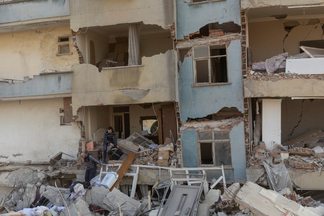 Hiện trường đau lòng khi Thổ Nhĩ Kỳ tiếp tục hứng chịu động đất kép sau 2 tuần kể từ thảm họa khiến 47.000 thiệt mạng - Ảnh 3.