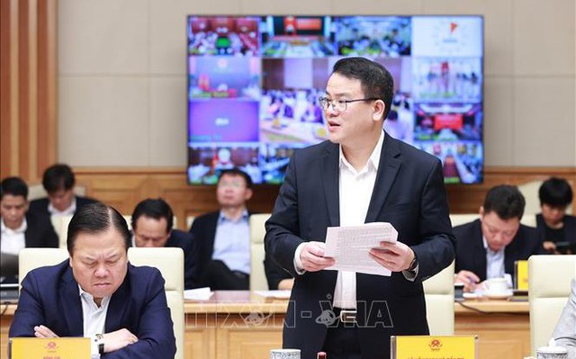 Thứ trưởng Bộ Kế hoạch và Đầu tư Trần Quốc Phương báo cáo tình hình triển khai giải ngân vốn đầu tư công năm 2023. Ảnh: Dương Giang/TTXVN