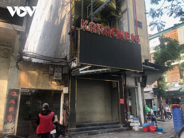 Cận cảnh quán karaoke đóng cửa, dừng hoạt động chuyển sang kinh doanh nhà hàng - Ảnh 1.