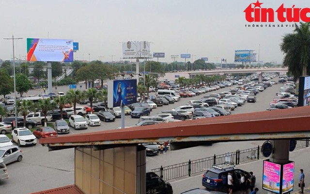 Xe đưa đón hành khách tại sân ga sân bay Nội Bài. Ảnh minh họa: Tiến Hiếu/Báo Tin tức