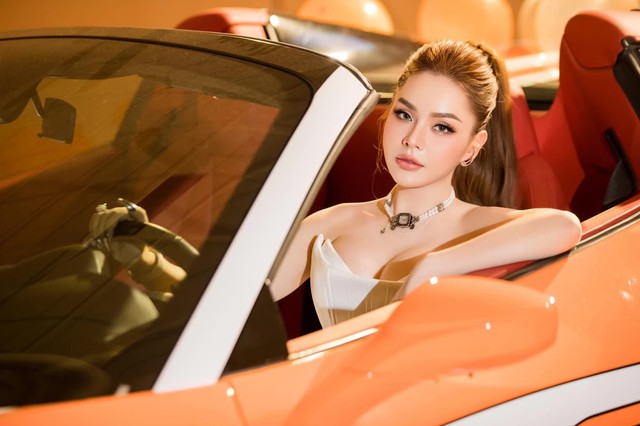 Hot girl Bến Tre chơi lớn tuổi 30: Sắm siêu xe Ferrari hàng hiếm đặt trong hộp quà khổng lồ - Ảnh 6.