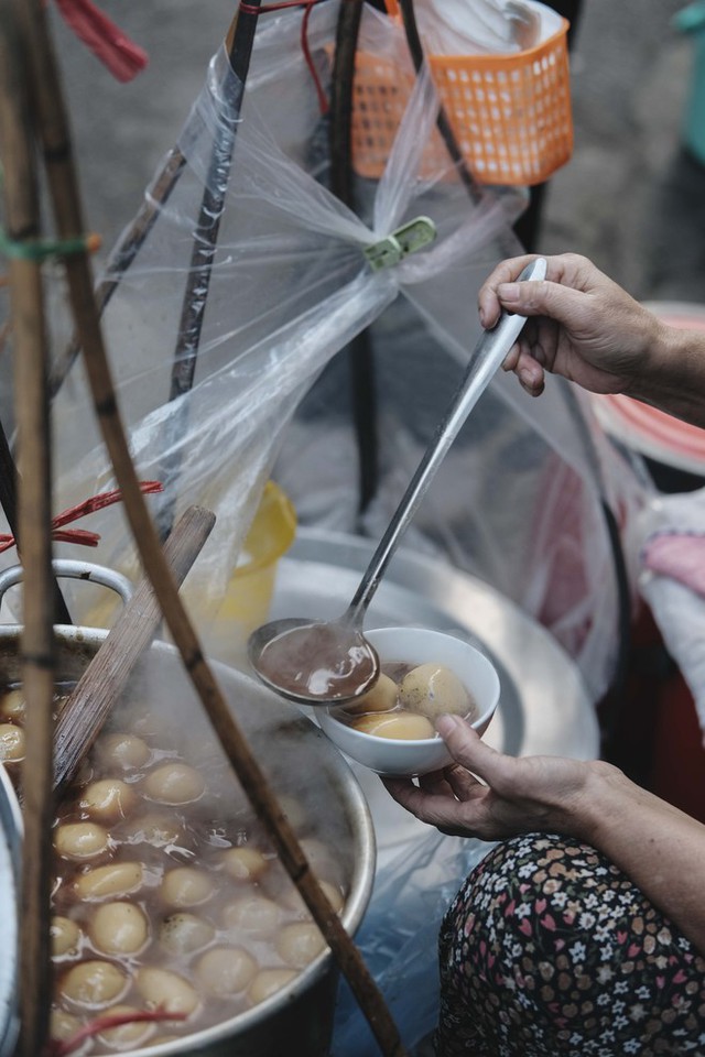 In the heart of the capital, there are street vendors that make many restaurants jealous because of the crowd - Photo 18.