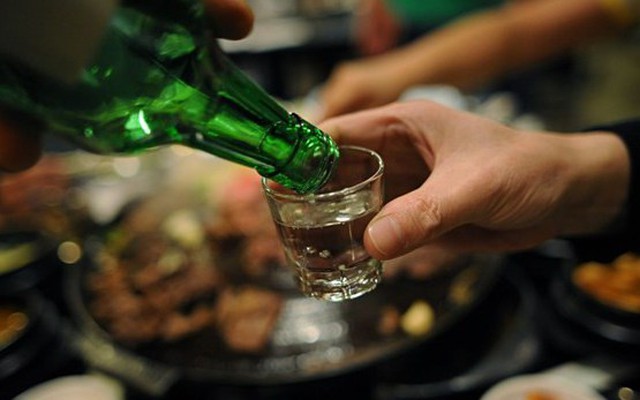 Đề xuất tăng thuế tiêu thụ đặc biệt với rượu, bia, thuốc lá có hợp lý?