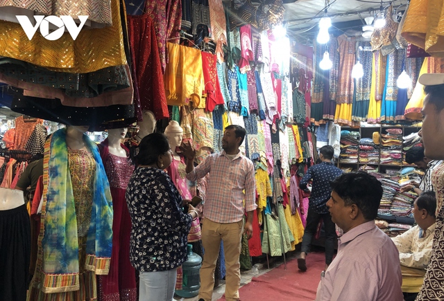 Thăm khu chợ sầm uất bậc nhất New Delhi, nơi người bán hàng toàn là đàn ông - Ảnh 5.