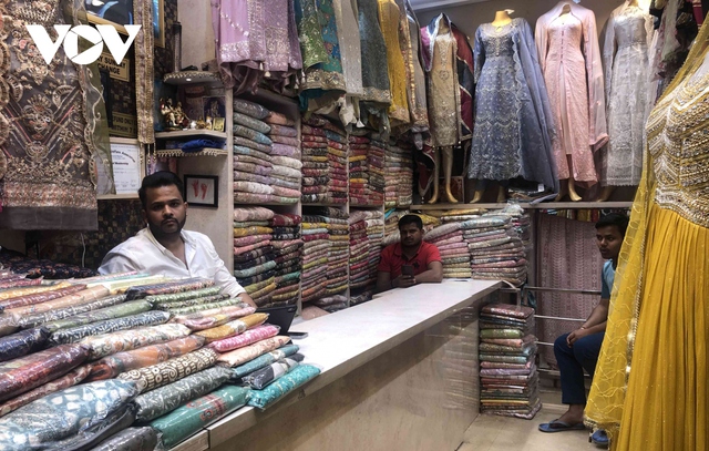 Thăm khu chợ sầm uất bậc nhất New Delhi, nơi người bán hàng toàn là đàn ông - Ảnh 4.