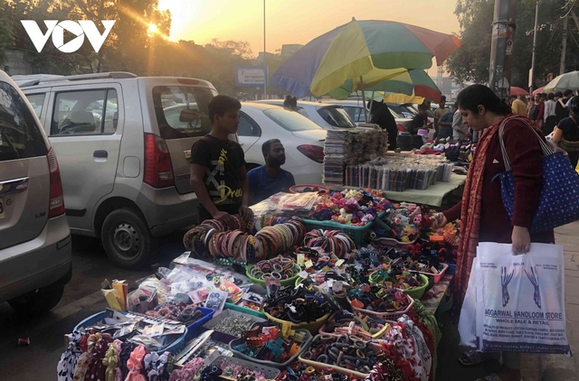 Thăm khu chợ sầm uất bậc nhất New Delhi, nơi người bán hàng toàn là đàn ông - Ảnh 1.