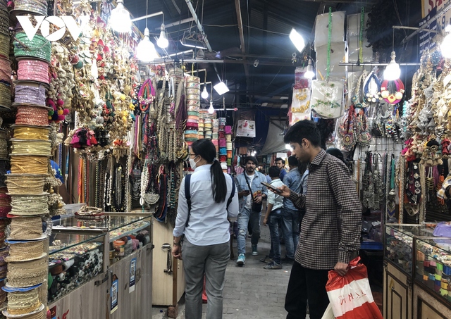 Thăm khu chợ sầm uất bậc nhất New Delhi, nơi người bán hàng toàn là đàn ông - Ảnh 12.
