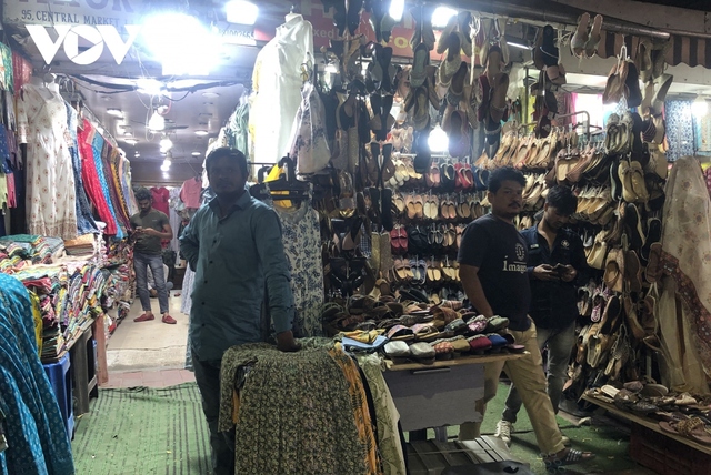 Thăm khu chợ sầm uất bậc nhất New Delhi, nơi người bán hàng toàn là đàn ông - Ảnh 11.