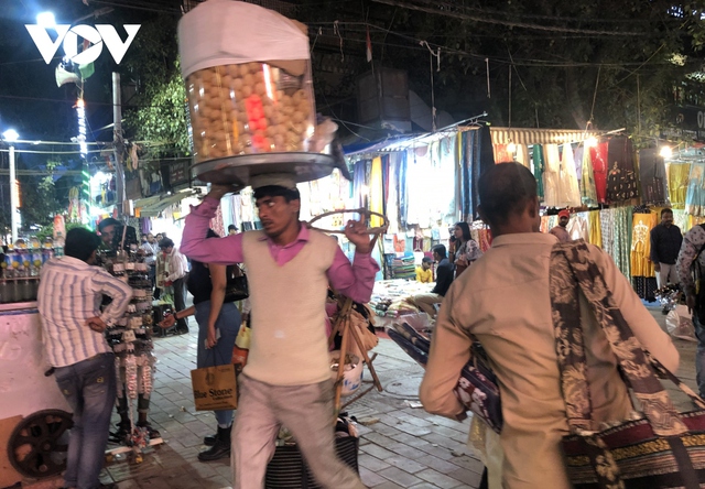 Thăm khu chợ sầm uất bậc nhất New Delhi, nơi người bán hàng toàn là đàn ông - Ảnh 8.
