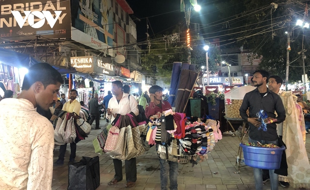Thăm khu chợ sầm uất bậc nhất New Delhi, nơi người bán hàng toàn là đàn ông - Ảnh 7.