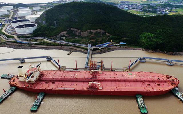 Một quốc gia đang thu gom dầu thô khắp thế giới: thuê hẳn 10 siêu tàu để vận chuyển dầu thô từ Mỹ về châu Á