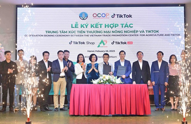 Bán đặc sản trên TikTok giúp Thịt chua Trường Food, trà Hoàng Su Phì, mè xửng Mộc Truly Hues,... thu hút hơn 350 triệu lượt xem - Ảnh 6.