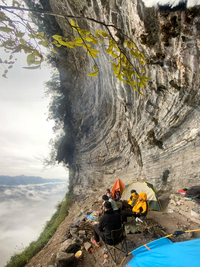  Vách đá trắng trên đèo Mã Pí Lèng: Có gì mà dân du lịch bụi gọi là chỗ ngủ view ngàn sao? - Ảnh 6.