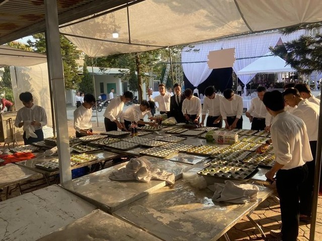 Dân mạng choáng với cỗ cưới sang chảnh nhất Bắc Ninh, đãi khách bằng món cua có giá hơn 2 triệu/kg - Ảnh 2.