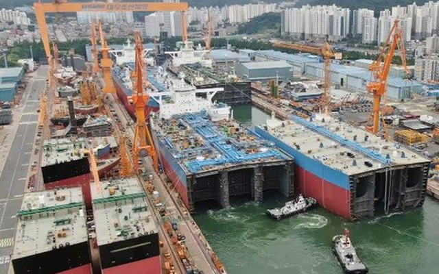 Nhà máy đóng tàu Daewoo ở đông nam Hàn Quốc. Ảnh: Nikkei.