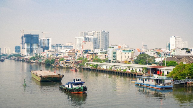 Giá căn hộ cao ngất ngưởng tại quận có mật độ dân số cao nhất Việt Nam - Ảnh 11.