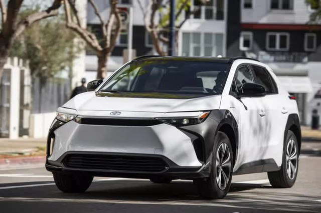 Giám đốc khoa học của Toyota: ‘Xe điện gây hại cho cả người dùng và môi trường’ - Ảnh 3.