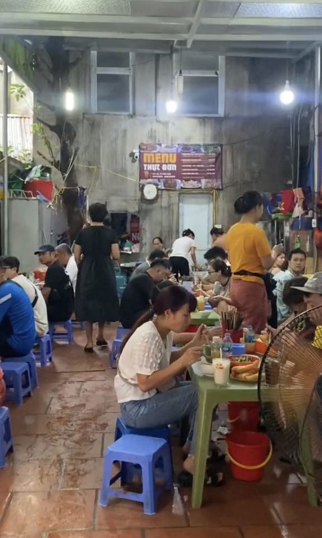 Các quán ăn nằm trong ngõ hẻm ở Hà Nội, nhiều tọa độ sâu hun hút nhưng toàn món ngon khiến dân sành ăn mê mẩn - Ảnh 8.