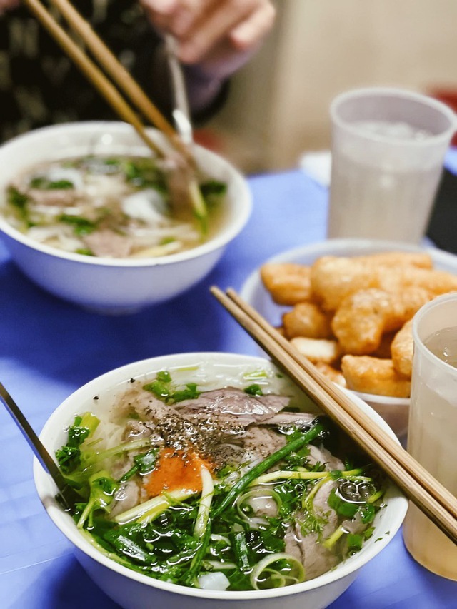 Các quán ăn nằm trong ngõ hẻm ở Hà Nội, nhiều tọa độ sâu hun hút nhưng toàn món ngon khiến dân sành ăn mê mẩn - Ảnh 4.