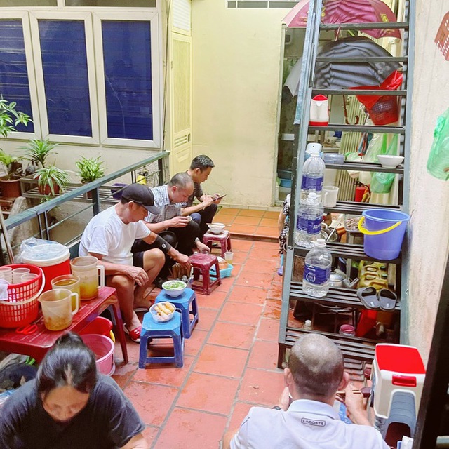 Các quán ăn nằm trong ngõ hẻm ở Hà Nội, nhiều tọa độ sâu hun hút nhưng toàn món ngon khiến dân sành ăn mê mẩn - Ảnh 3.