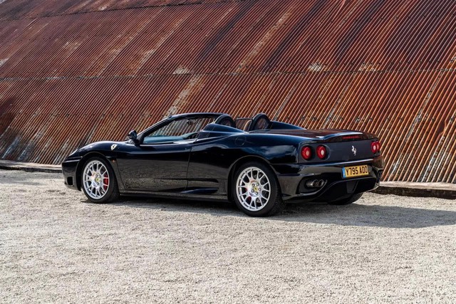 Ferrari mui trần 22 năm tuổi của Beckham có giá quy đổi hơn 3,1 tỷ đồng: 22 năm đi chưa đến 1,3 vạn km - Ảnh 3.
