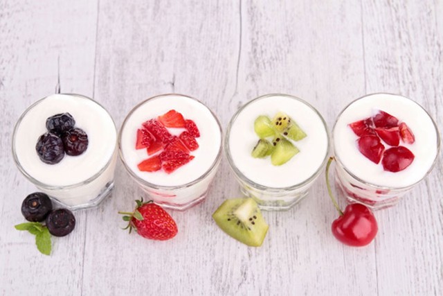 Người sau 50 tuổi uống sữa tươi hay sữa chua tốt hơn: 4 lưu ý giúp tận dụng triệt để dinh dưỡng - Ảnh 1.