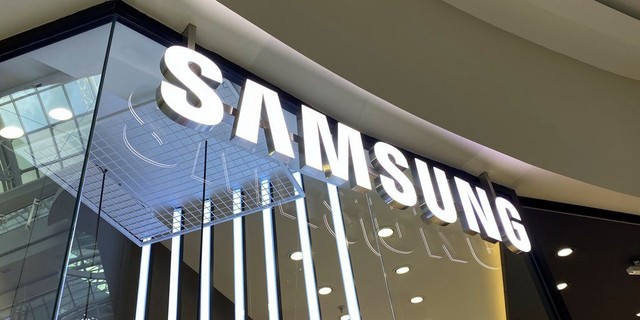 Samsung và Apple nắm tay nhau trong cuộc đua chạy giật lùi: Smartphone chưa bao giờ ế ẩm đến thế - Ảnh 1.