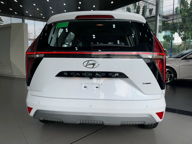 Đại lý giảm giá sốc Hyundai Stargazer còn 515 triệu: Rẻ và nhiều trang bị hấp dẫn hơn Xpander - Ảnh 4.