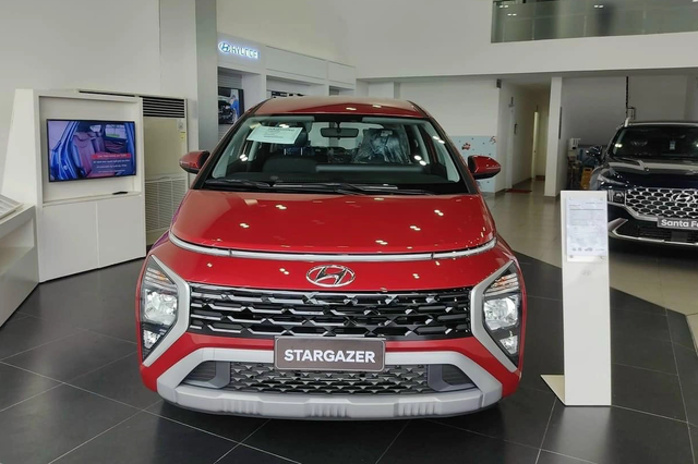 Đại lý giảm giá sốc Hyundai Stargazer còn 515 triệu: Rẻ và nhiều trang bị hấp dẫn hơn Xpander - Ảnh 1.