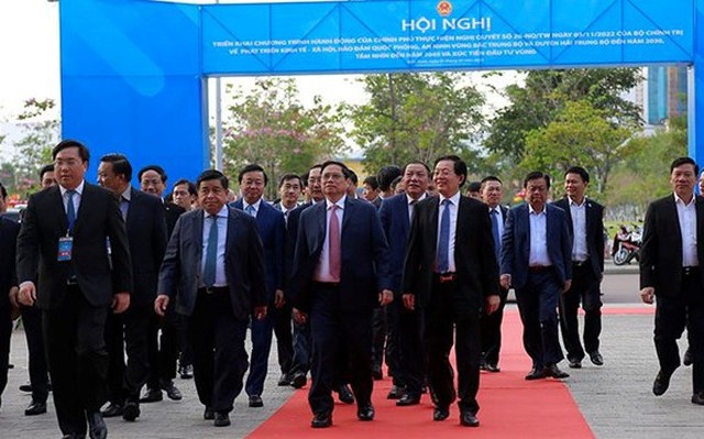 Thủ tướng cùng các đại biểu tham dự Hội nghị.