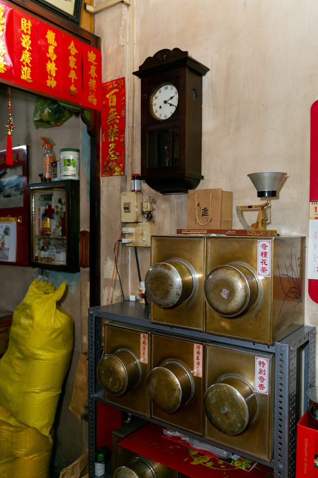 A 70-year-old tea shop in Ho Chi Minh City has passed on "cross-border" with the recipe of two precious teas, sometimes up to 350 million VND/kg - Photo 5.