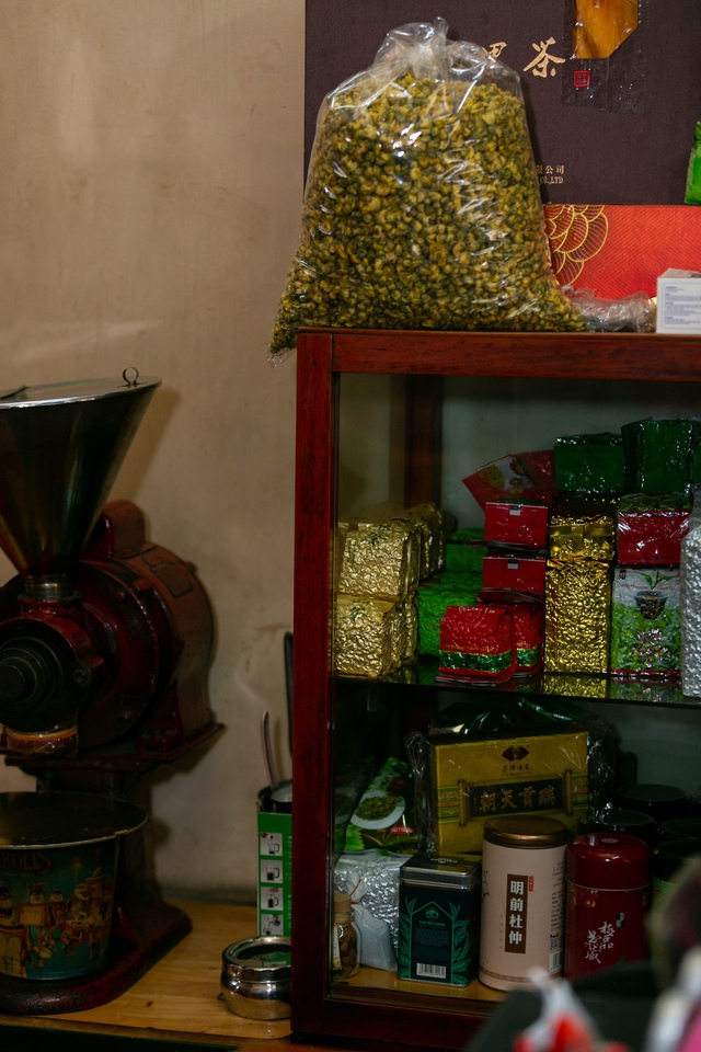 A 70-year-old tea shop in Ho Chi Minh City has passed on "cross-border" with the recipe for making two kinds of precious tea, sometimes up to 350 million VND/kg - Photo 4.