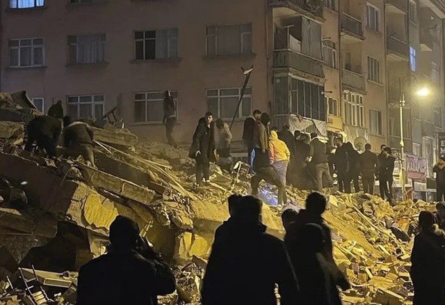 Động đất cực mạnh trên biên giới Thổ Nhĩ Kỳ - Syria, hơn 200 người thiệt mạng - Ảnh 9.