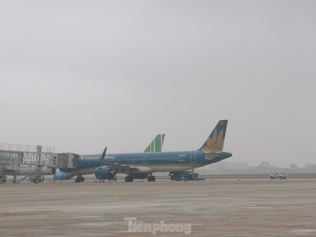 Thời tiết xấu, mù mịt, mưa phùn có ảnh hưởng đến hoạt động của sân bay Nội Bài? - Ảnh 4.