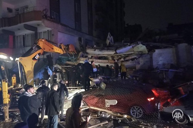 Động đất cực mạnh trên biên giới Thổ Nhĩ Kỳ - Syria, hơn 200 người thiệt mạng - Ảnh 3.