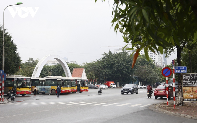 Công viên Cầu Giấy xuống cấp, nhiều khu vực bị chiếm dụng làm bãi đỗ xe, bán hàng - Ảnh 9.