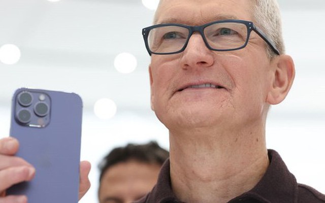 Giá iPhone cao cấp tăng từ 962 USD lên 1.600 USD sau 14 năm, CEO Tim Cook tự tin: ‘Mọi người vẫn sẽ mua sản phẩm của chúng tôi thôi’