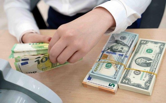 Giá USD ngân hàng bất ngờ tăng mạnh