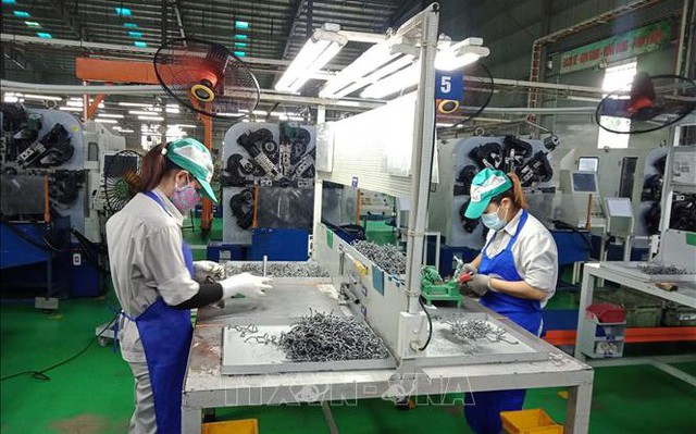 Công nhân lao động tại Công ty Xích líp Đông Anh (Hà Nội). Ảnh minh họa: TTXVN phát