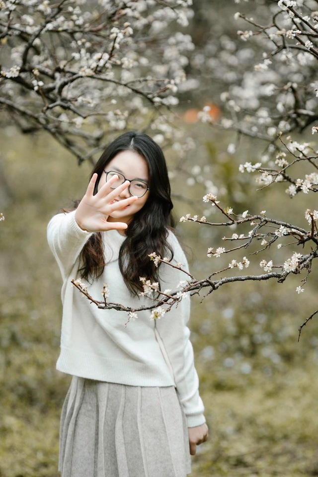 Mộc Châu trở thành điểm siêu hot dịp đầu xuân với những cây hoa mận phủ trắng núi đồi - Ảnh 18.