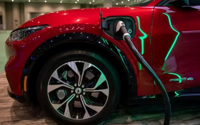 Cuộc chiến dìm giá xe điện có nguy cơ thành ‘bom xịt’: Chỉ khách hàng được lợi, Tesla, Ford hạ giá bán sẽ ‘thiệt thân’