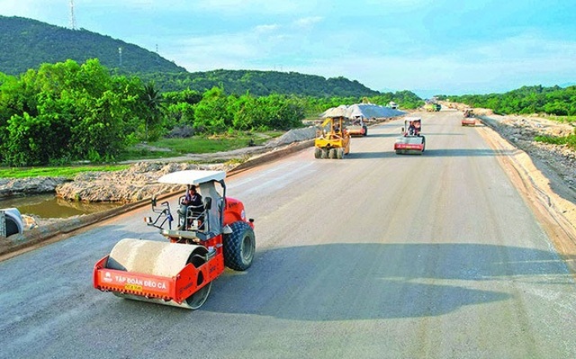 Năm nay, với số vốn khổng lồ, ngành giao thông sẽ phải giải ngân trung bình mỗi tháng hơn 7.800 tỷ đồng. (Ảnh minh họa - Ảnh: Báo Đầu tư)