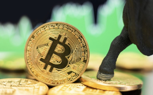 Bitcoin tăng mạnh trong 24 giờ qua kéo theo sự tăng trưởng của loạt tiền ảo vốn hoá lớn.