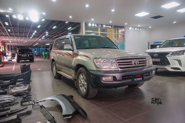 Mất 2 tháng với 650 triệu, thợ Việt lột xác Land Cruiser 2005 giống hệt xe đời mới giá 7 tỷ - Ảnh 1.