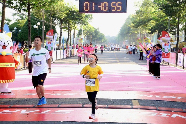 Được bố cho chạy bộ chỉ để rèn luyện sức khỏe từ lúc 5 tuổi, 3 năm sau cô bé chinh phục được đường chạy 21km, tham gia 20 giải chạy mỗi năm - Ảnh 4.