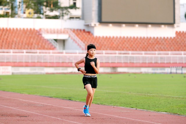 Được bố cho chạy bộ chỉ để rèn luyện sức khỏe từ lúc 5 tuổi, 3 năm sau cô bé chinh phục được đường chạy 21km, tham gia 20 giải chạy mỗi năm - Ảnh 3.