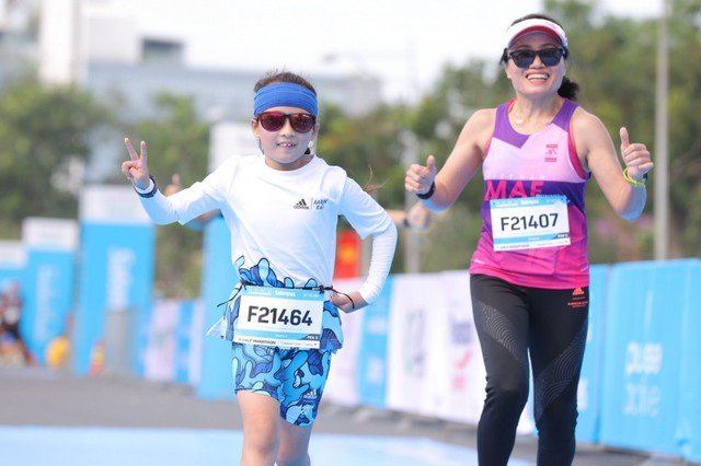 Được bố cho chạy bộ chỉ để rèn luyện sức khỏe từ lúc 5 tuổi, 3 năm sau cô bé chinh phục được đường chạy 21km, tham gia 20 giải chạy mỗi năm - Ảnh 1.