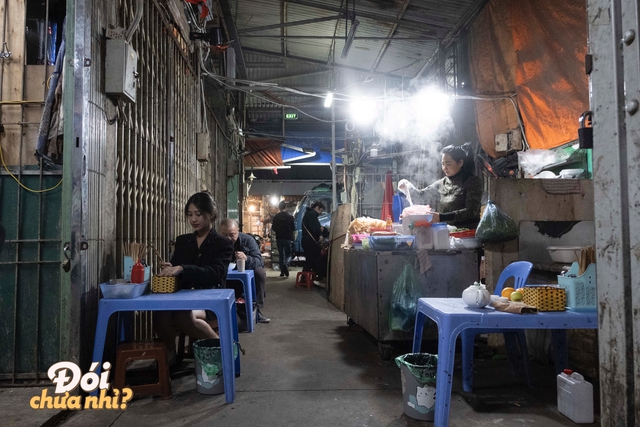 Đi ăn khuya ở khu chợ đầu mối nức tiếng quận Ba Đình: Có cả loạt món ngon bán tới tận nửa đêm - Ảnh 12.