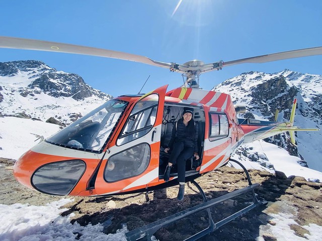 Nữ ca sĩ từng nhận 177 tỷ đồng, bị tẩy chay rầm rộ vì từ thiện: Giờ đã có cơ ngơi mới, du lịch dãy Himalaya bằng trực thăng - Ảnh 6.